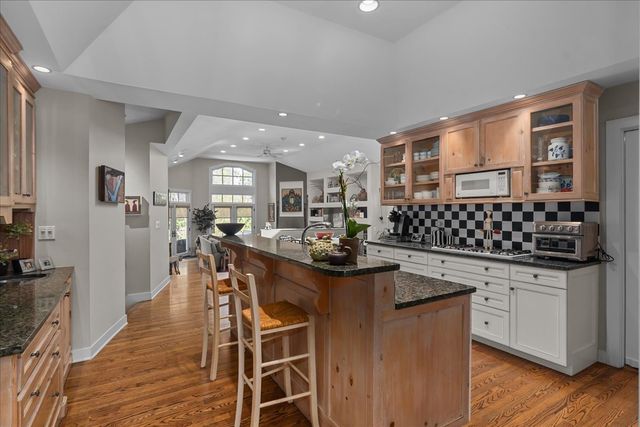 1060 Edgebrook Lane, Glencoe, IL 60022