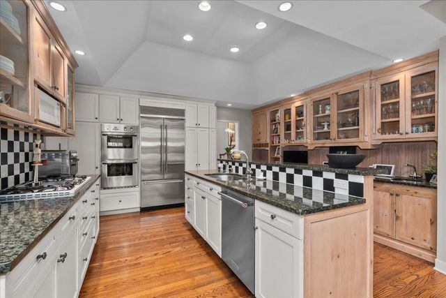 1060 Edgebrook Lane, Glencoe, IL 60022
