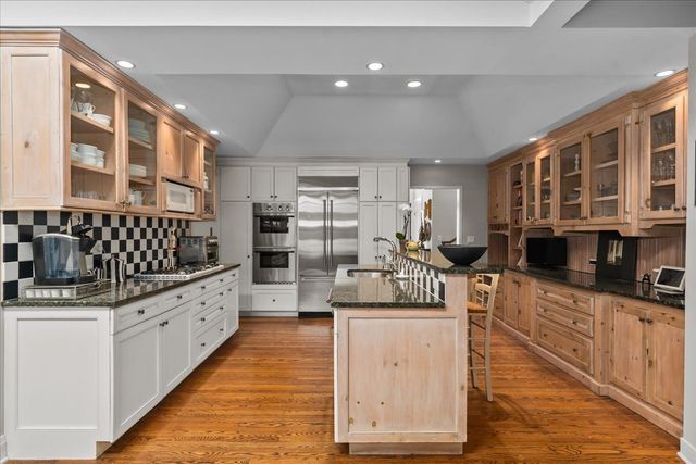 1060 Edgebrook Lane, Glencoe, IL 60022