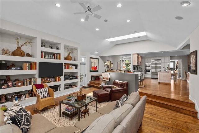1060 Edgebrook Lane, Glencoe, IL 60022