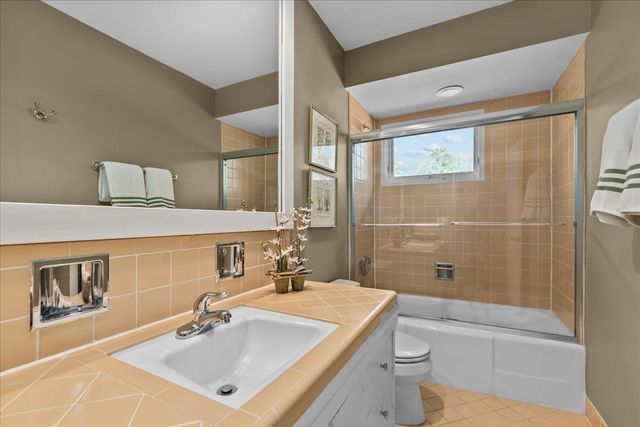 1060 Edgebrook Lane, Glencoe, IL 60022