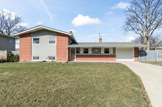 457 N Comfort Lane, Palatine, IL 60067