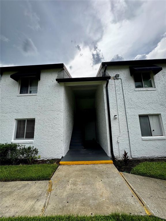 Image 2 of property listing at 4409 S SEMORAN BOULEVARD 3, Orlando, FL 32822