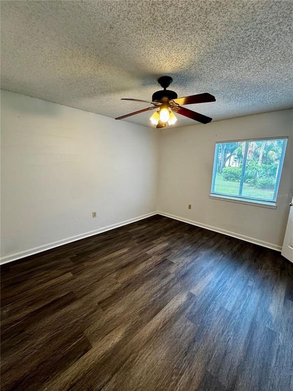 Image 18 of property listing at 4409 S SEMORAN BOULEVARD 3, Orlando, FL 32822