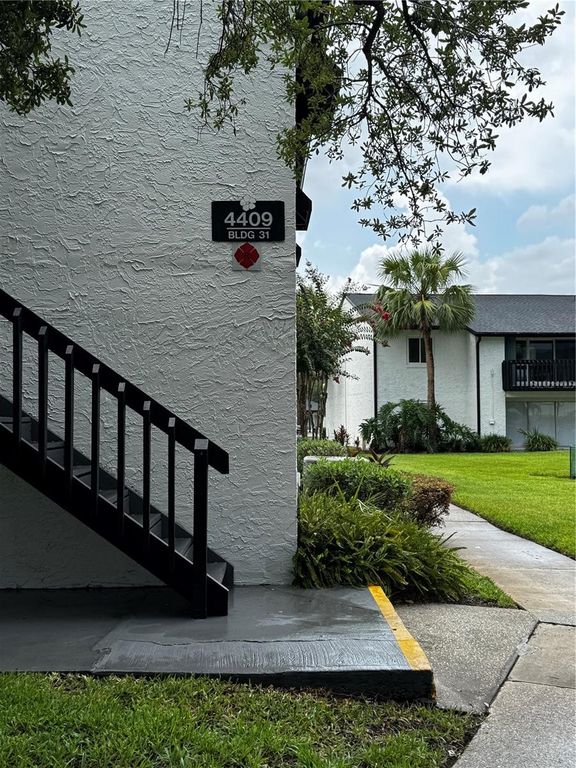 Image 3 of property listing at 4409 S SEMORAN BOULEVARD 3, Orlando, FL 32822