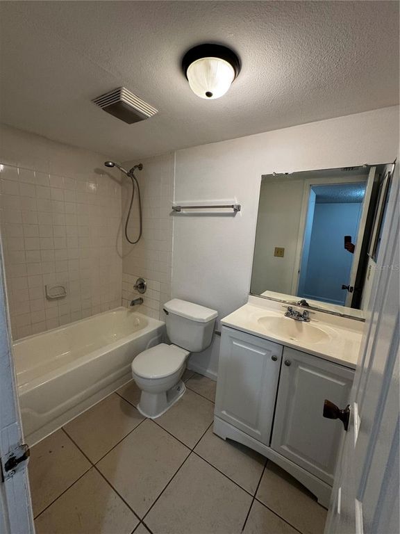 Image 24 of property listing at 4409 S SEMORAN BOULEVARD 3, Orlando, FL 32822