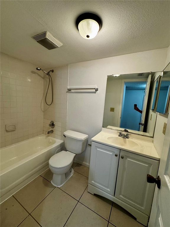 Image 33 of property listing at 4409 S SEMORAN BOULEVARD 3, Orlando, FL 32822