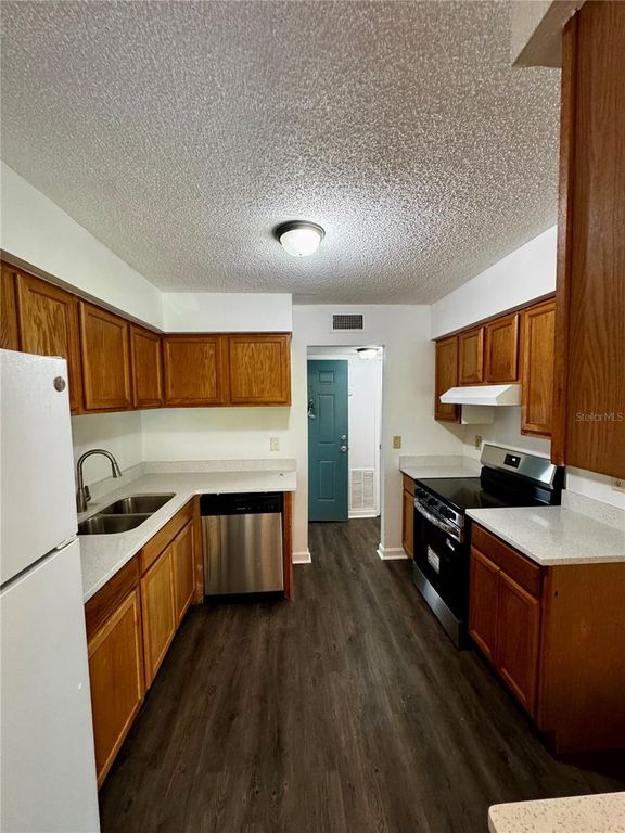 Image 6 of property listing at 4409 S SEMORAN BOULEVARD 3, Orlando, FL 32822