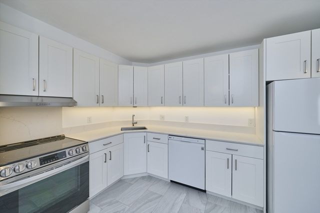 151 Coolidge Ave 404, Watertown, MA 02472