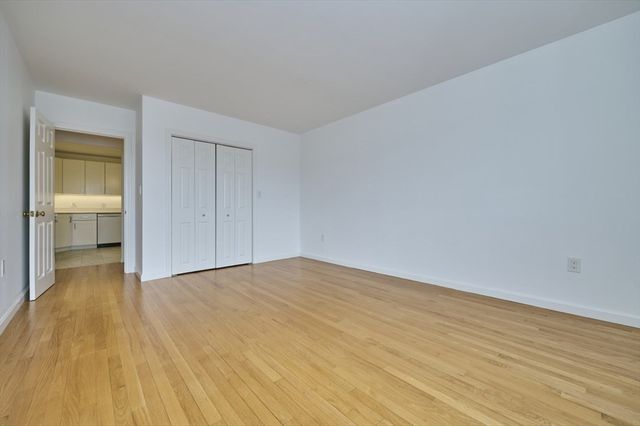 151 Coolidge Ave 404, Watertown, MA 02472