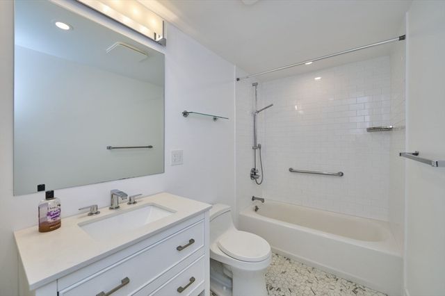 151 Coolidge Ave 404, Watertown, MA 02472