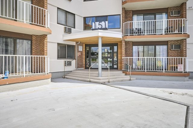 151 Coolidge Ave 404, Watertown, MA 02472