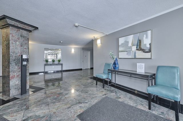 151 Coolidge Ave 404, Watertown, MA 02472