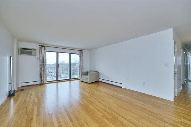 151 Coolidge Ave 404, Watertown, MA 02472