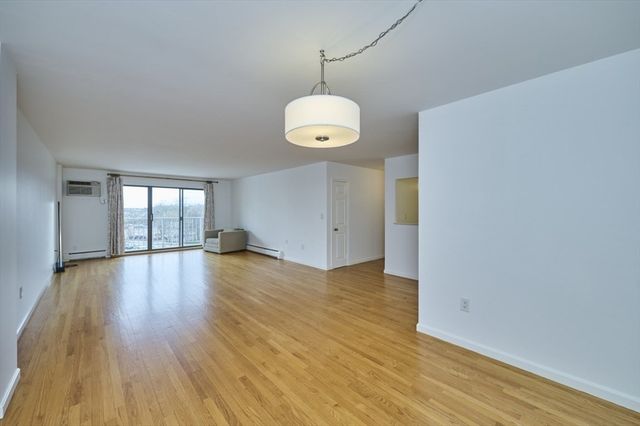 151 Coolidge Ave 404, Watertown, MA 02472