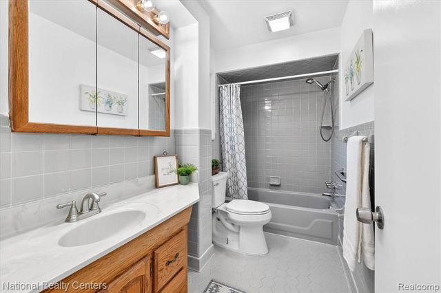 29806 Malvern Street, Westland, MI 48185