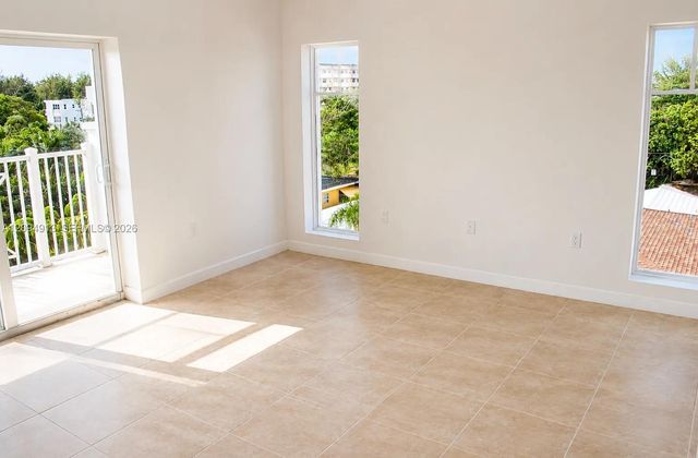 1931 NE 2nd Street 405, Deerfield Beach, FL 33441