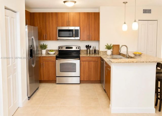 1931 NE 2nd Street 405, Deerfield Beach, FL 33441