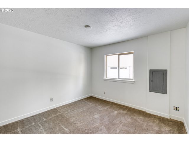 16203 HAWKS LAIR Rd, La Pine, OR 97739