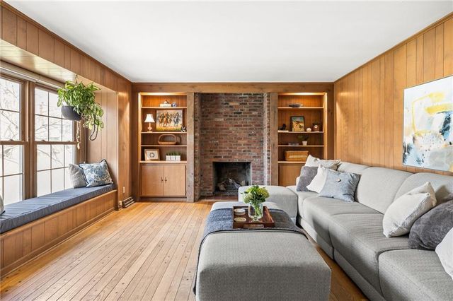 412 NW Briarcliff Road, Kansas City, MO 64116