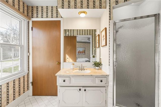 412 NW Briarcliff Road, Kansas City, MO 64116