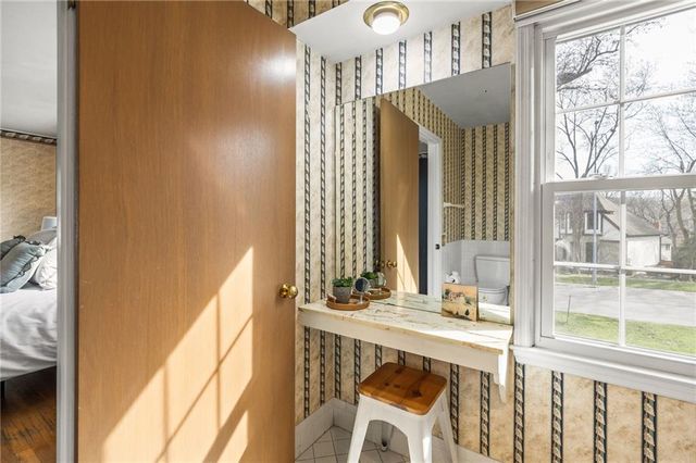 412 NW Briarcliff Road, Kansas City, MO 64116