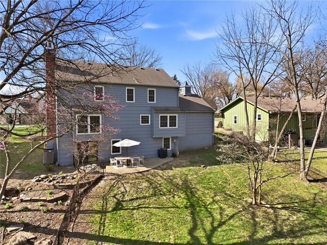 412 NW Briarcliff Road, Kansas City, MO 64116