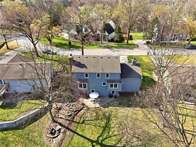 412 NW Briarcliff Road, Kansas City, MO 64116