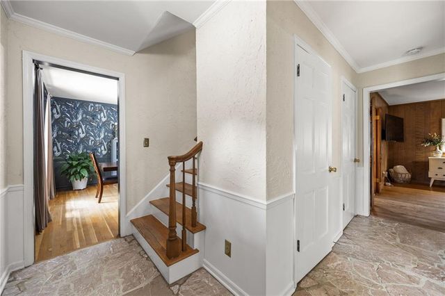 412 NW Briarcliff Road, Kansas City, MO 64116