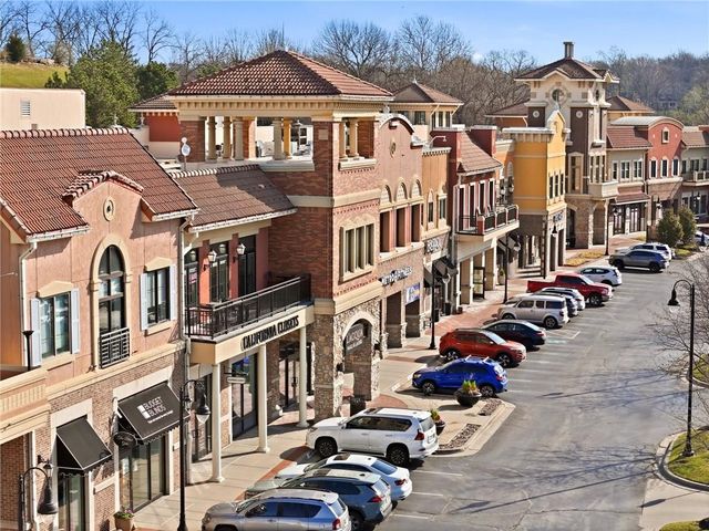 412 NW Briarcliff Road, Kansas City, MO 64116