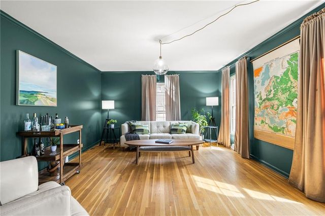 412 NW Briarcliff Road, Kansas City, MO 64116