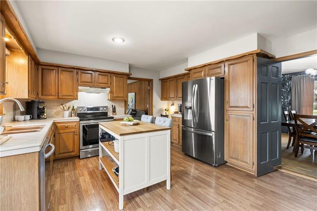 412 NW Briarcliff Road, Kansas City, MO 64116