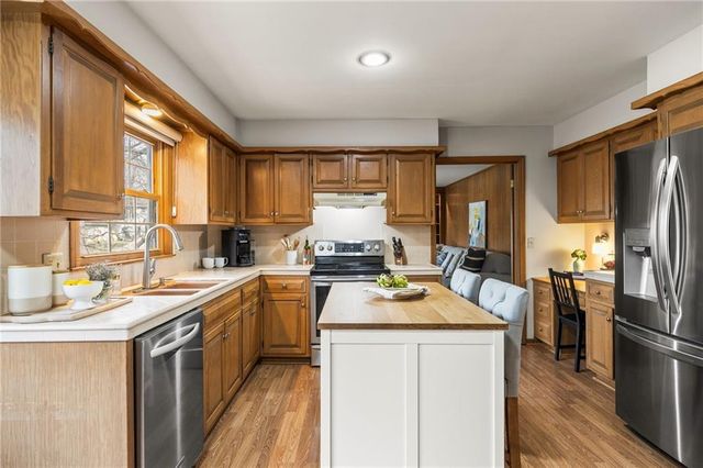 412 NW Briarcliff Road, Kansas City, MO 64116