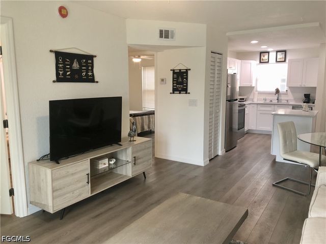 16881 Davis RD 214, Fort Myers, FL 33908