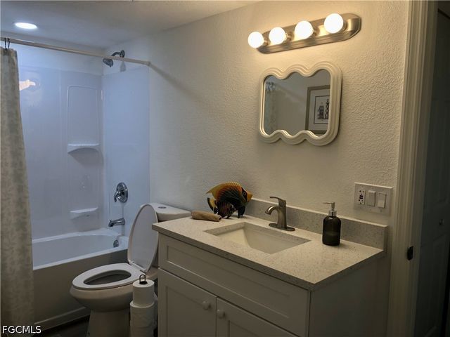 16881 Davis RD 214, Fort Myers, FL 33908