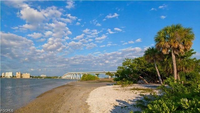 16881 Davis RD 214, Fort Myers, FL 33908
