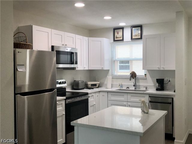 16881 Davis RD 214, Fort Myers, FL 33908