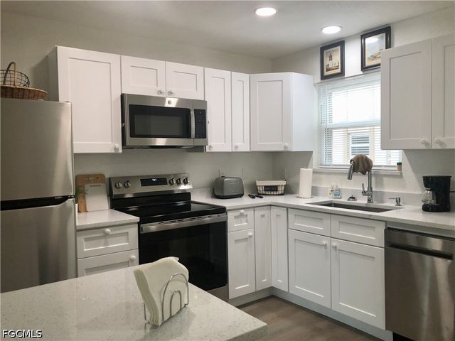 16881 Davis RD 214, Fort Myers, FL 33908
