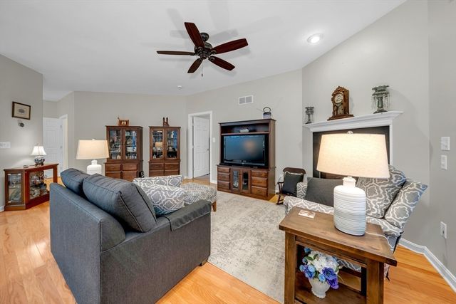 11 Summerfield Drive 11, Uxbridge, MA 01569