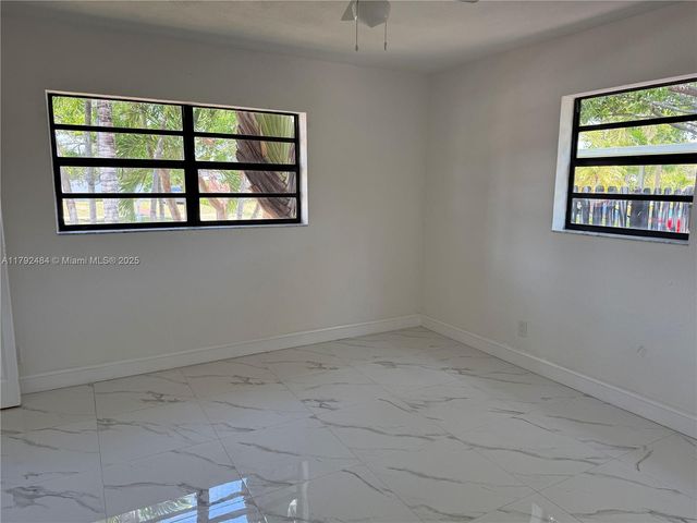 9340 Martinique Dr, Cutler Bay, FL 33189