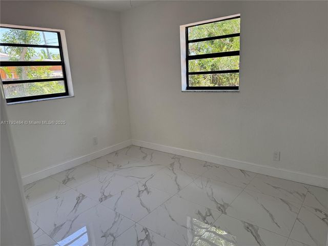 9340 Martinique Dr, Cutler Bay, FL 33189