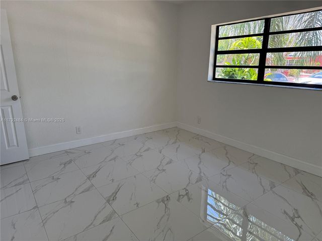 9340 Martinique Dr, Cutler Bay, FL 33189