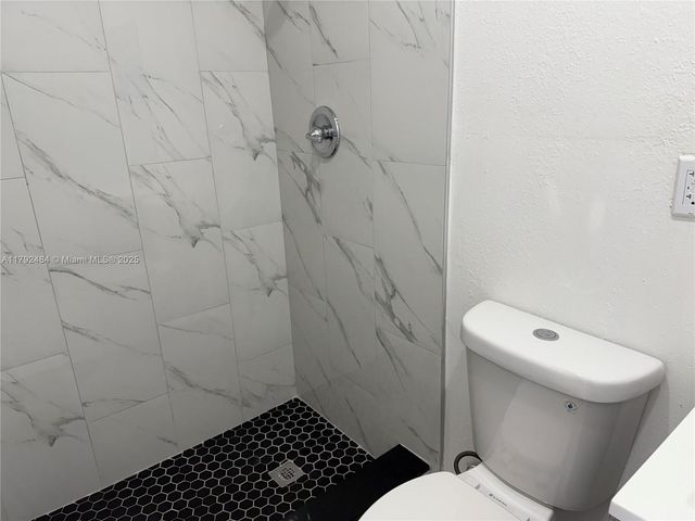 9340 Martinique Dr, Cutler Bay, FL 33189