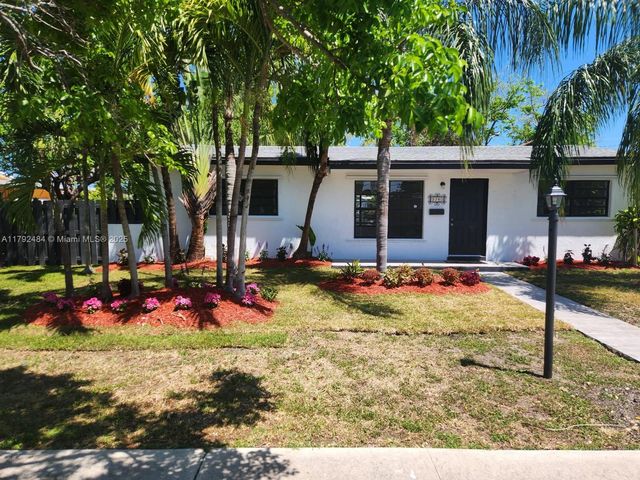 9340 Martinique Dr, Cutler Bay, FL 33189