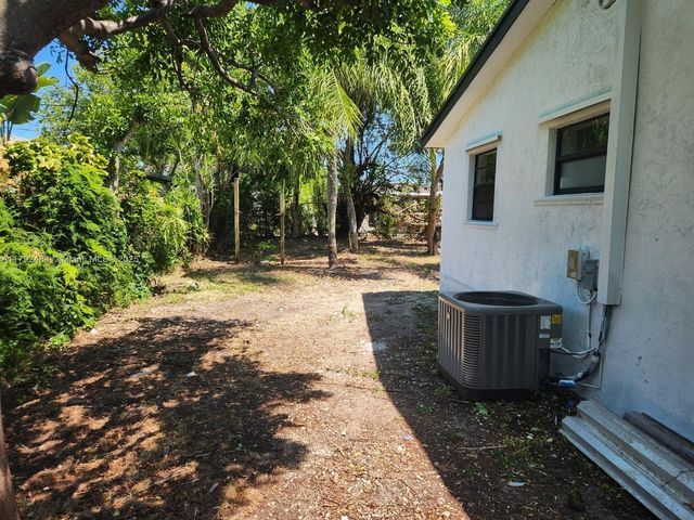 9340 Martinique Dr, Cutler Bay, FL 33189