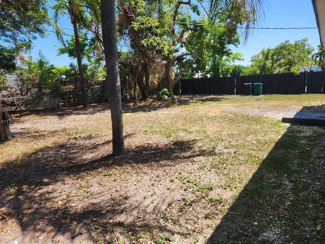 9340 Martinique Dr, Cutler Bay, FL 33189