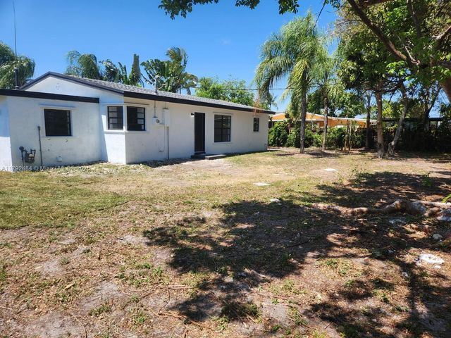 9340 Martinique Dr, Cutler Bay, FL 33189