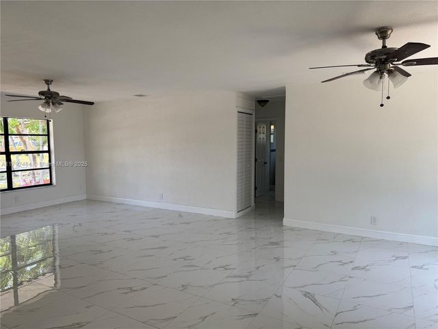 9340 Martinique Dr, Cutler Bay, FL 33189