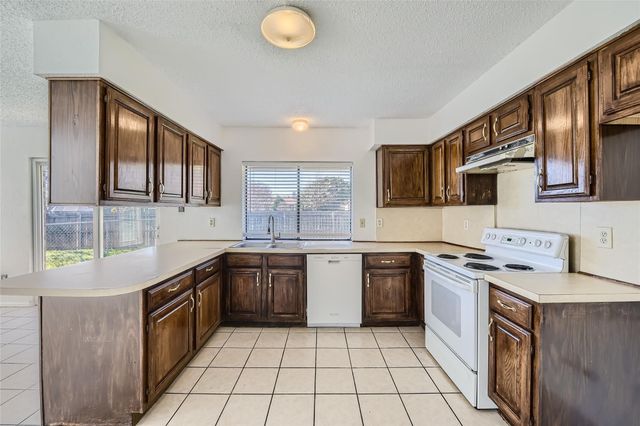 2200 Sequoia Lane, Bedford, TX 76021