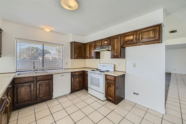 2200 Sequoia Lane, Bedford, TX 76021